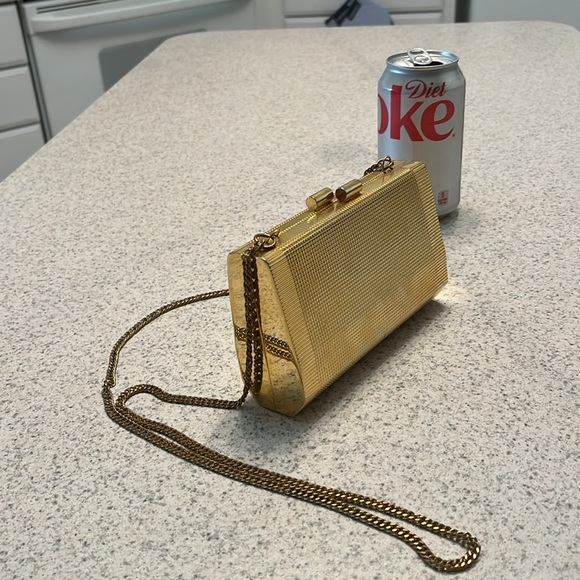 Vtg. Gold hard box purse with chain - Picture 3 of 12